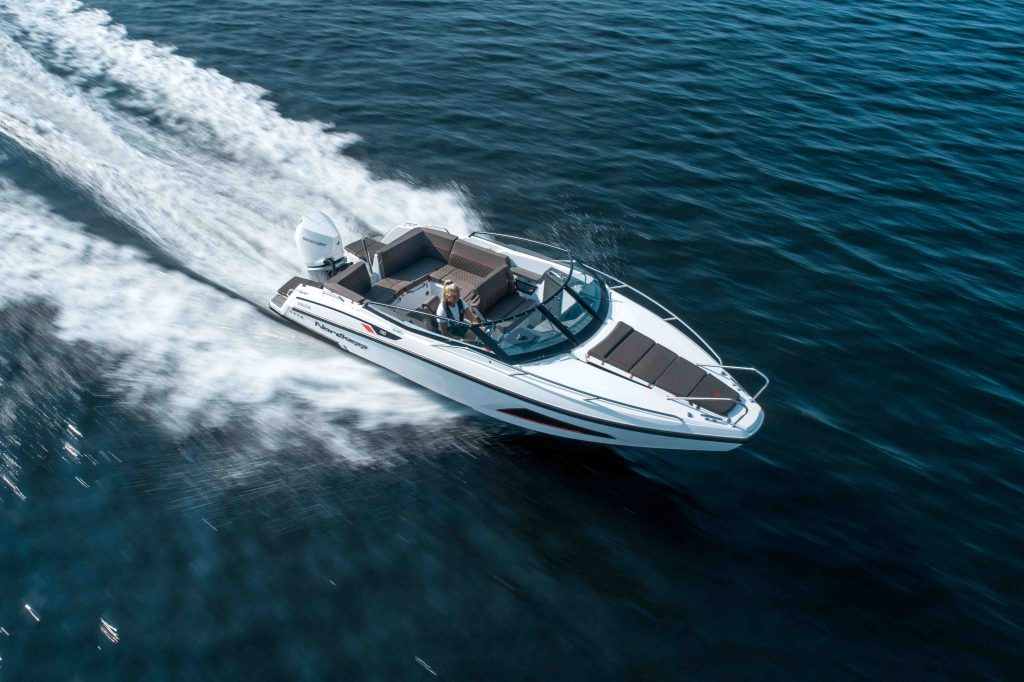 lr_noblesse_720_at_sea_-_driving_seen_from_air